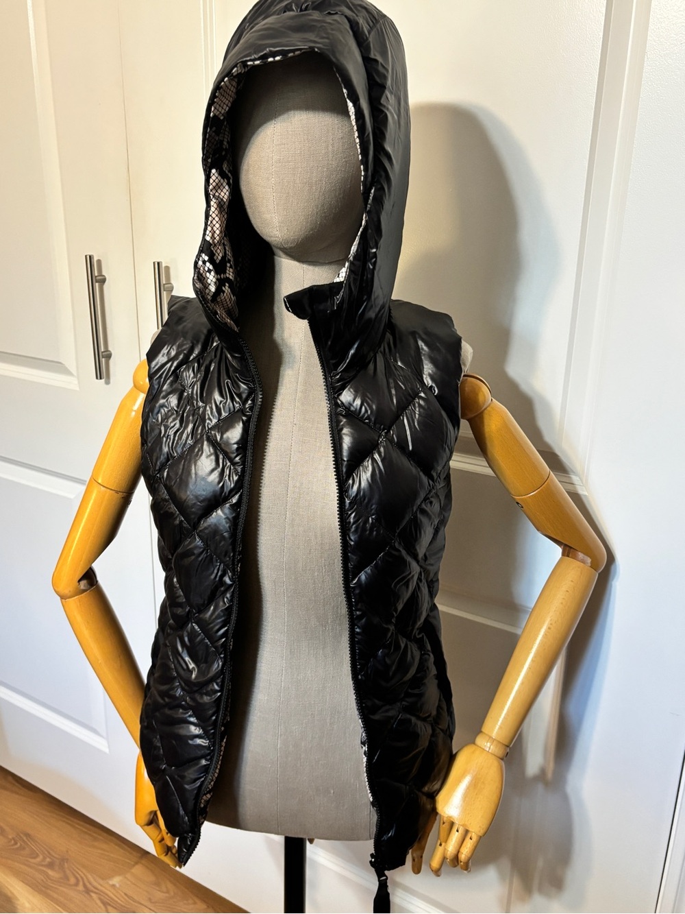 Lululemon "The Fluffiest Vest" in Black / Ziggy Snake Butter Pink Black Sz 4